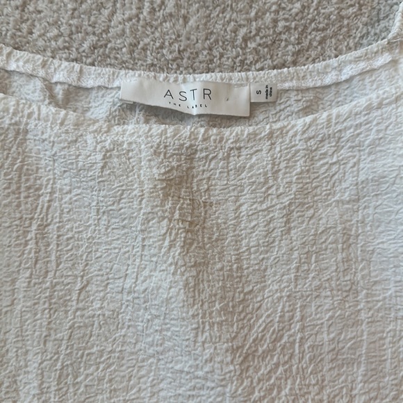 ASTR Puff Sleeve Textured Bodysuit - Picture 5 of 9